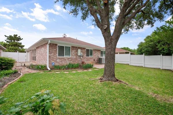 5604 Alicante Drive, Arlington, TX 76017