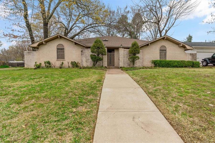 615 26th Street SE, Paris, TX 75460