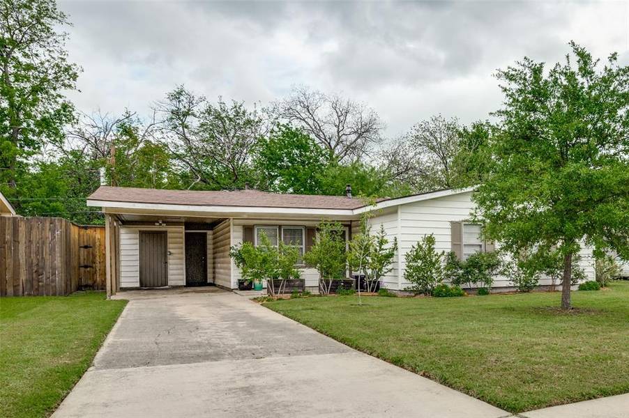 5824 Carb Drive, Westworth Village, TX 76114