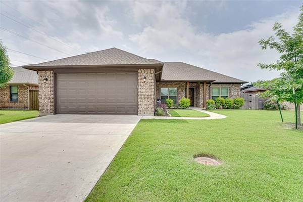 403 Casa Linda Street, Ennis, TX 75119