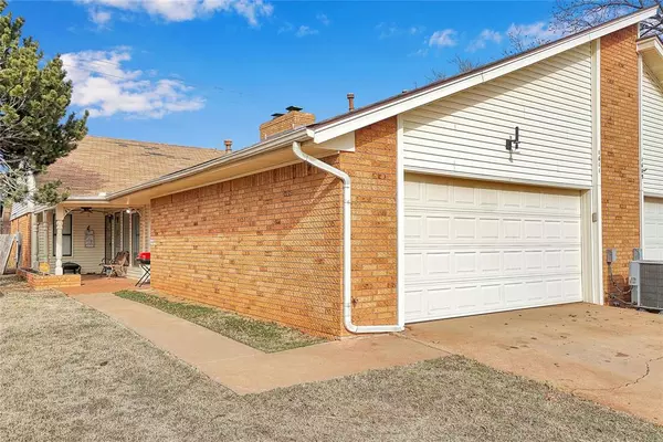 1611 Lexington Avenue, Clinton, OK 73601