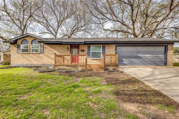 1209 Trailwood Drive, Hurst, TX 76053