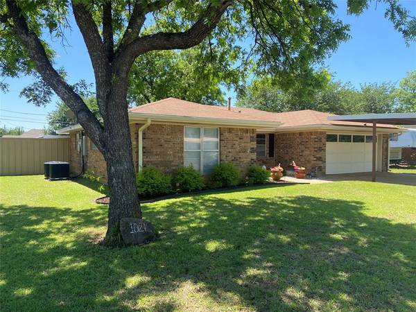 1021 Arbor,  Olney,  TX 76374