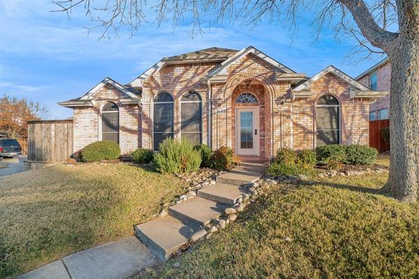 813 Hudson Bay Court, Lewisville, TX 75077