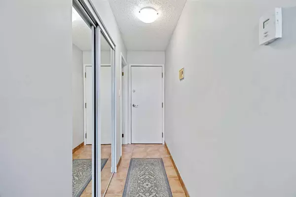 Calgary, AB T2T 4T1,1808 18 ST SW #103