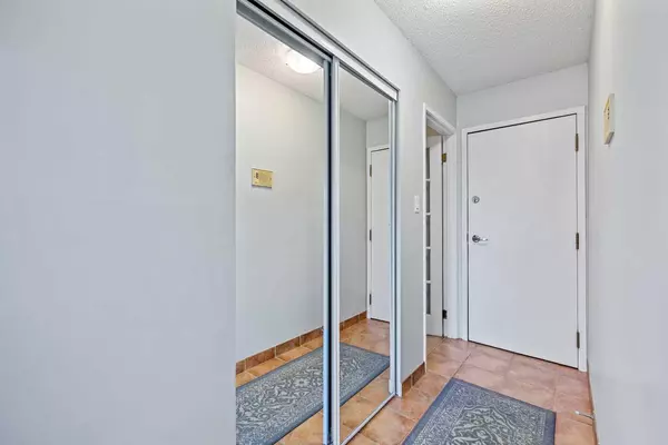 Calgary, AB T2T 4T1,1808 18 ST SW #103