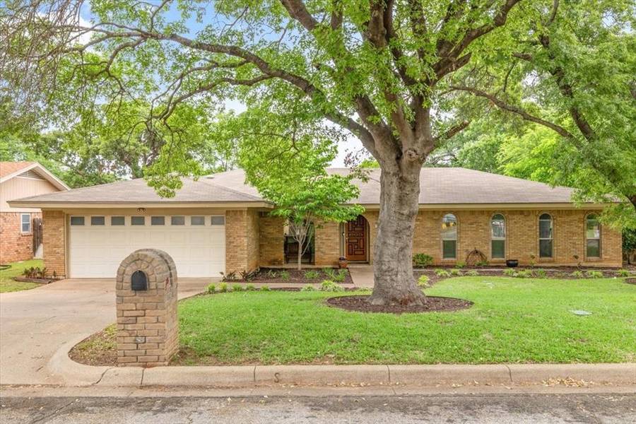 2215 W Sanford Street, Arlington, TX 76012