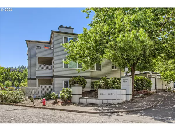 4980 S LANDING DR #304, Portland, OR 97239