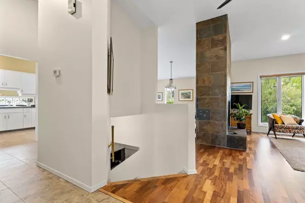 Olds, AB T4H 1H9,5521 51 ST