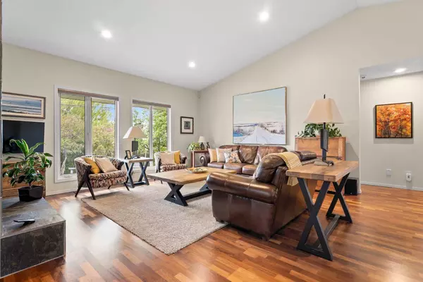 Olds, AB T4H 1H9,5521 51 ST