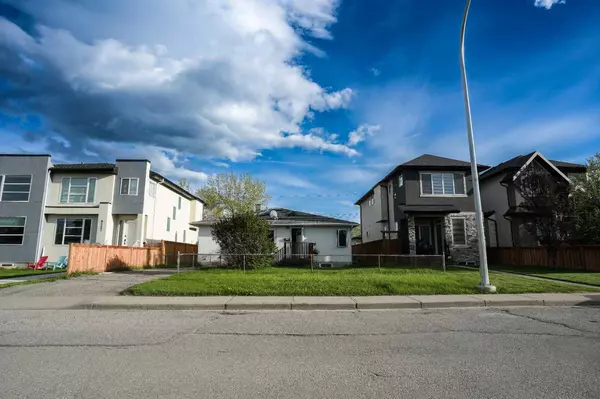 Calgary, AB T3B 1Z8,8531 47 AVE NW