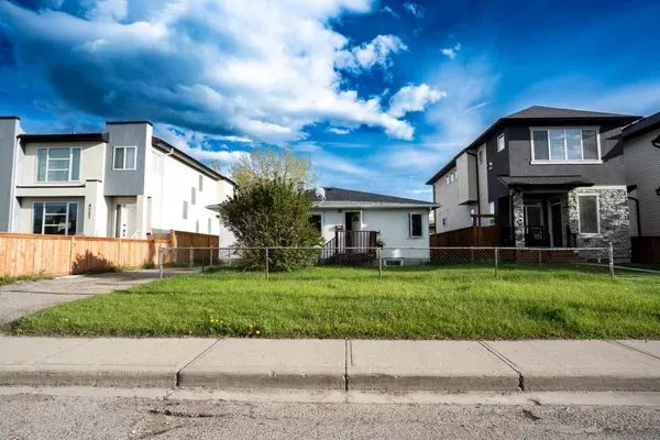 Calgary, AB T3B 1Z8,8531 47 AVE NW