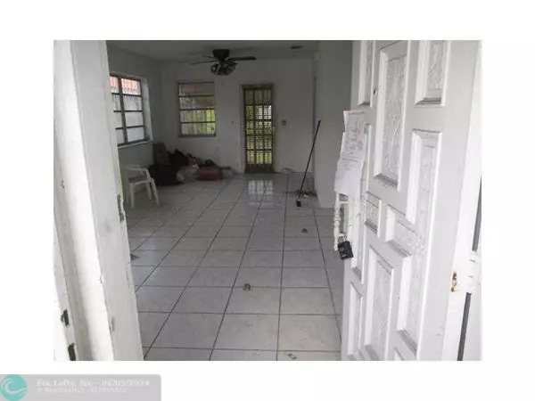 Miami, FL 33126,353 NW 62ND CT