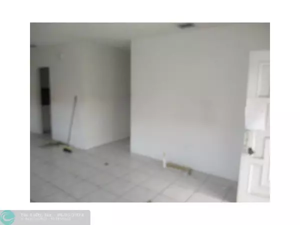 Miami, FL 33126,353 NW 62ND CT