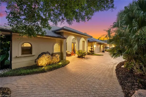 2039 Imperial CIR, Naples, FL 34110