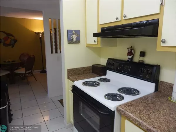 Deerfield Beach, FL 33441,411 SE 8th St  #230