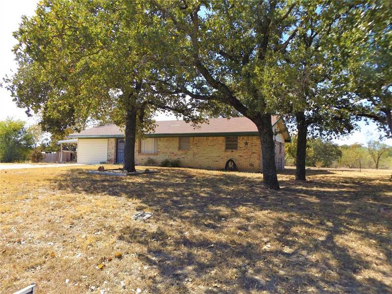 320 Lynnwood Drive, Graham, TX 76450