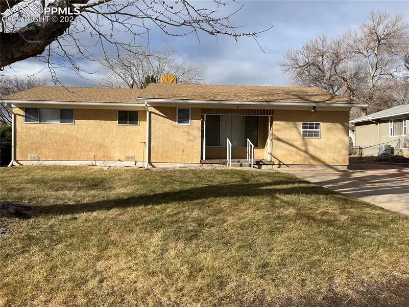 9 Robertson RD, Pueblo, CO 81001