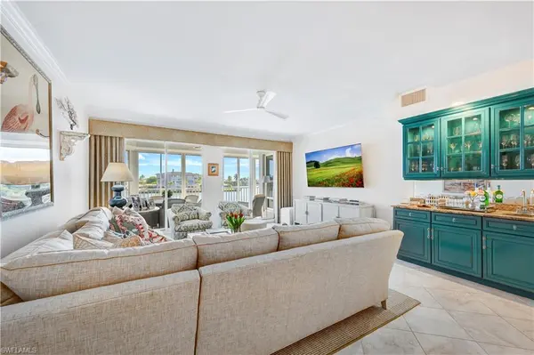 9790 Gulf Shore DR 105, Naples, FL 34108