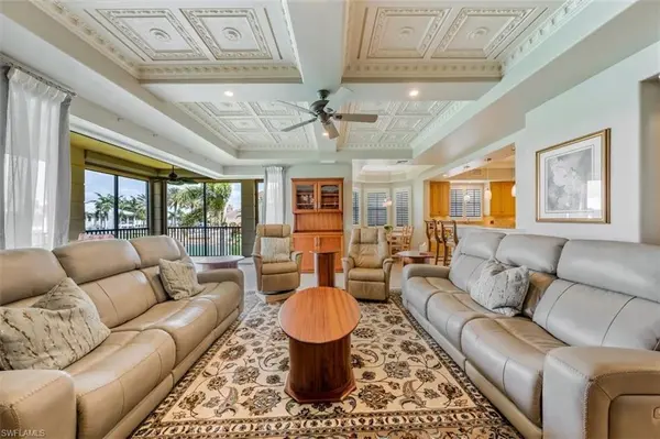 575 Avellino Isles CIR 202, Naples, FL 34119