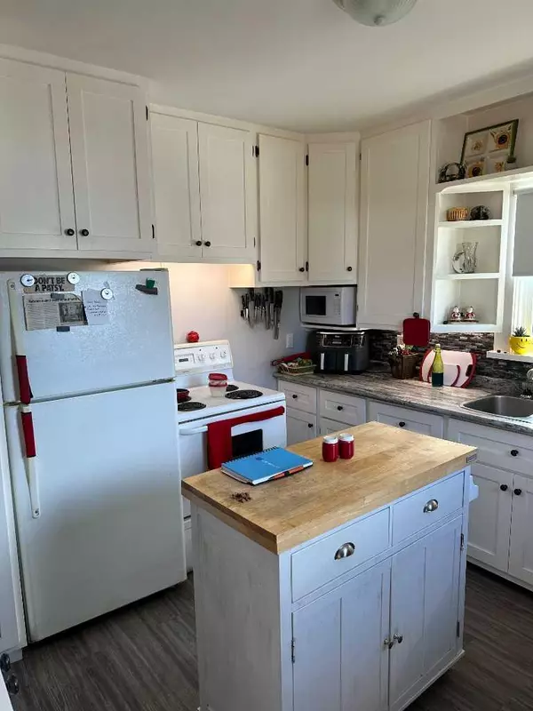 Olds, AB t4H1H3,4906 51 AVE