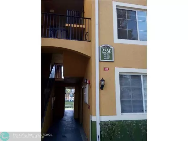 Miramar, FL 33025,2360 E PRESERVE WY  #15-107