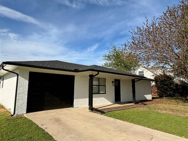 205 SOUTHLAND Drive, Sanger, TX 76266