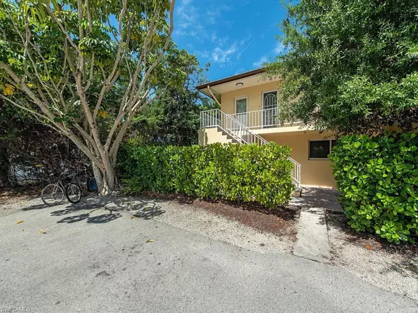 Naples, FL 34103,820 KETCH DR 8