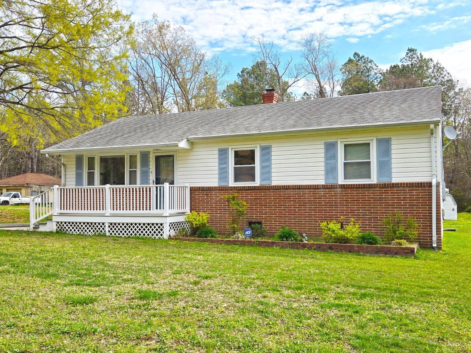 68 Page St, Farmville, VA 23901