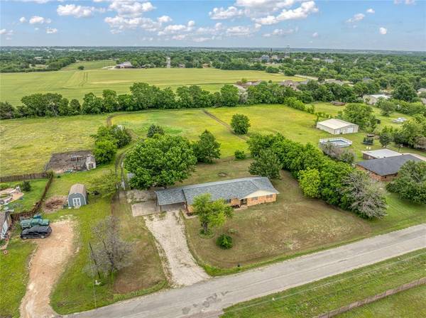 320 Meadows Estate Street,  Tom Bean,  TX 75491