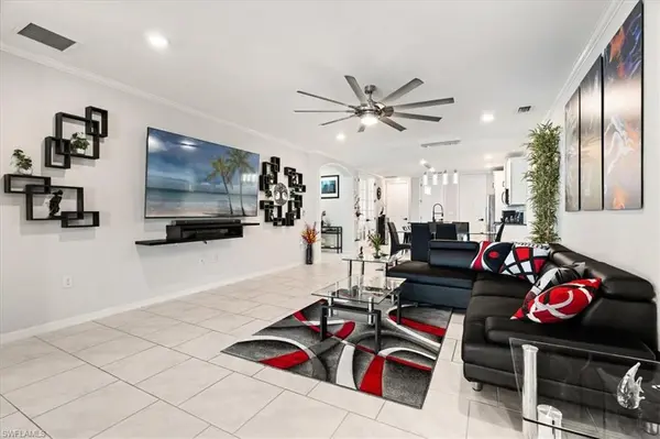 14672 Edgewater CIR, Naples, FL 34114