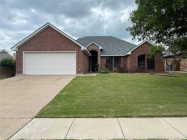 7520 Bunker Court, Benbrook, TX 76126