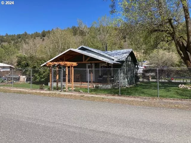 200 N HUMBOLT ST, Canyon City, OR 97820