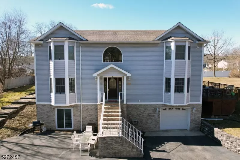 166 Conklintown Rd, Wanaque Boro, NJ 07456