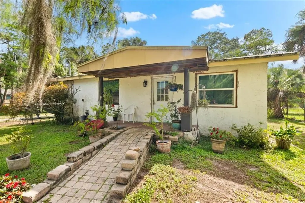 2280 Della DR, Naples, FL 34117