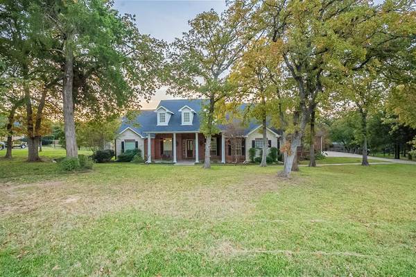 7108 Wooded Acres Trail,  Mansfield,  TX 76063