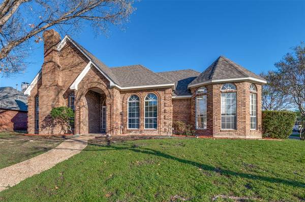 1102 Shawnee Trail, Carrollton, TX 75007