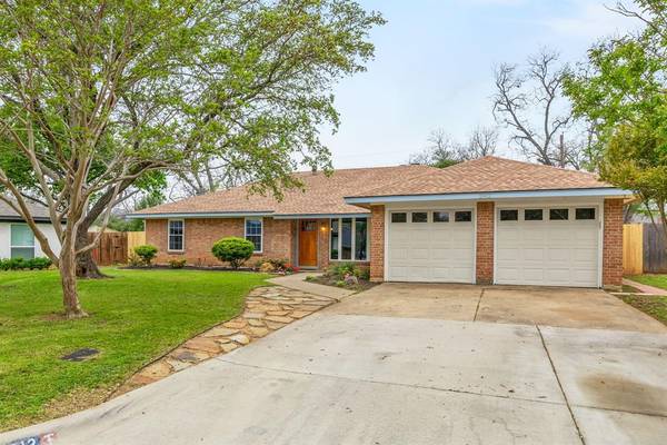 2912 Ashbury Drive, Arlington, TX 76015