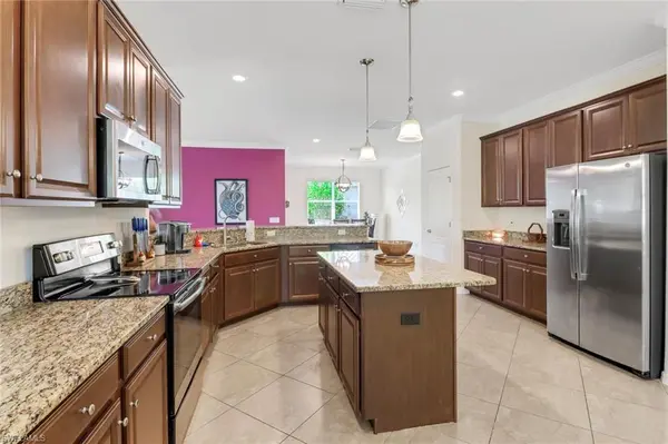 2215 Vermont LN, Naples, FL 34120