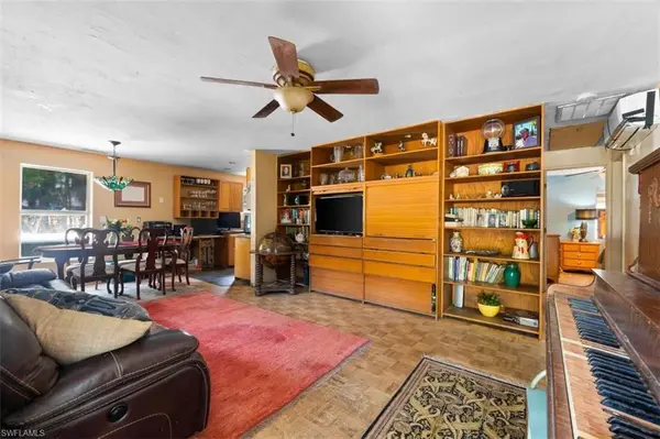 2280 Della DR, Naples, FL 34117