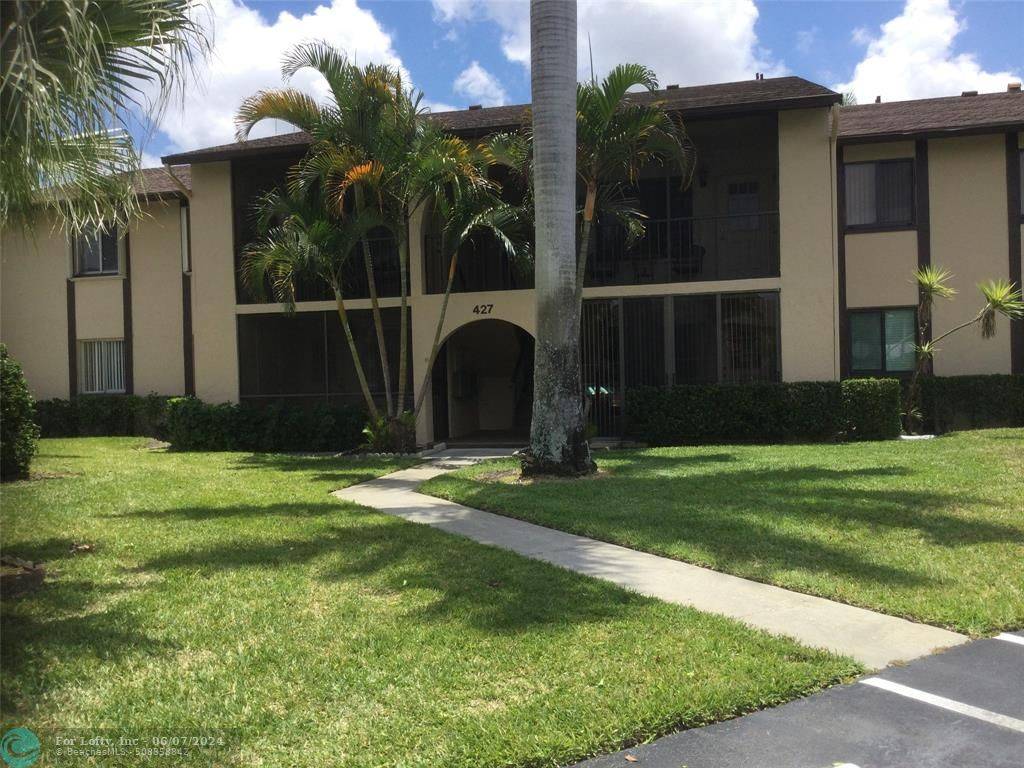 Greenacres, FL 33463,427 Pine Glen Ln  #D-2