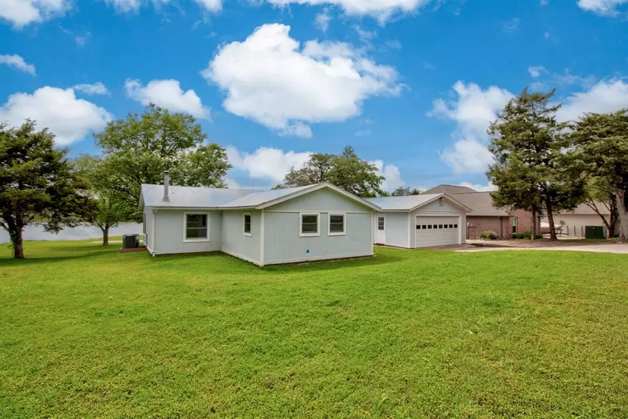 209 N Kiowa Drive N, Lake Kiowa, TX 76240