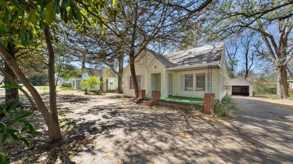 1021 N Pacific Street, Mineola, TX 75773