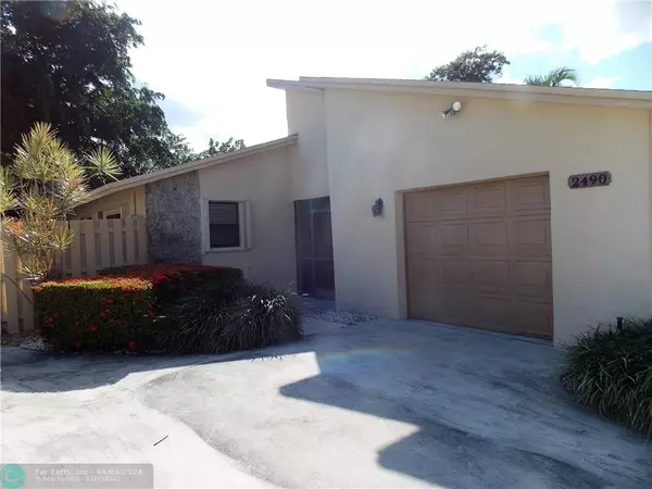 2490 NW 9th St,  Delray Beach,  FL 33445