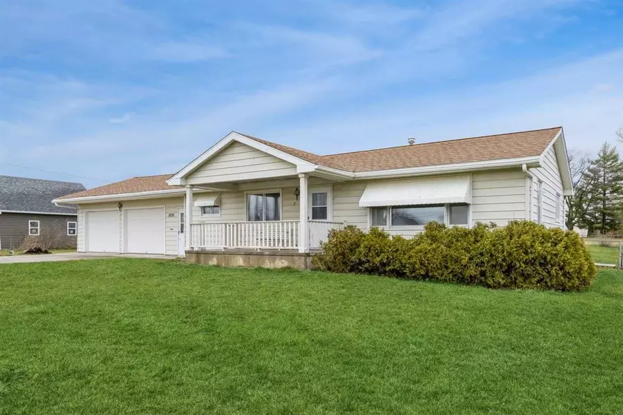 12011 Club Rd, Cedar Rapids, IA 52404