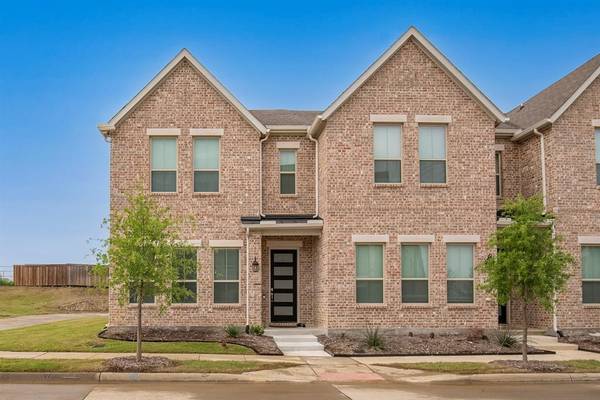 348 Almanor Street,  Lewisville,  TX 75056