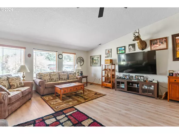 Castle Rock, WA 98611,405 BRIERWOOD CT