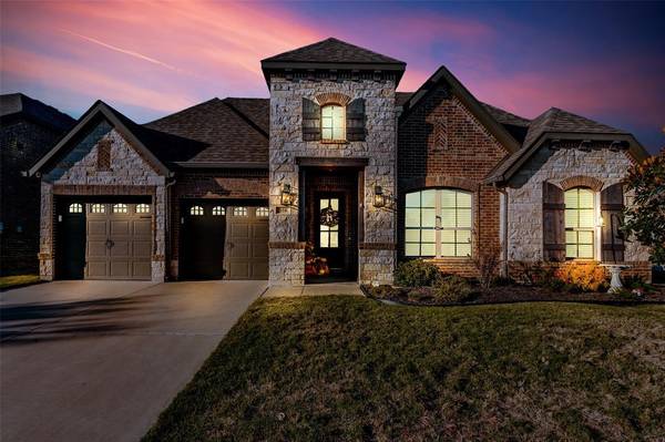 359 S Hill Drive,  Waxahachie,  TX 75165