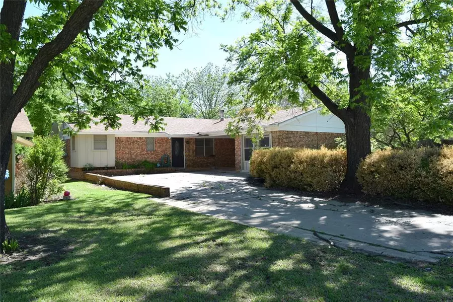 1105 W Walnut, Coleman, TX 76834