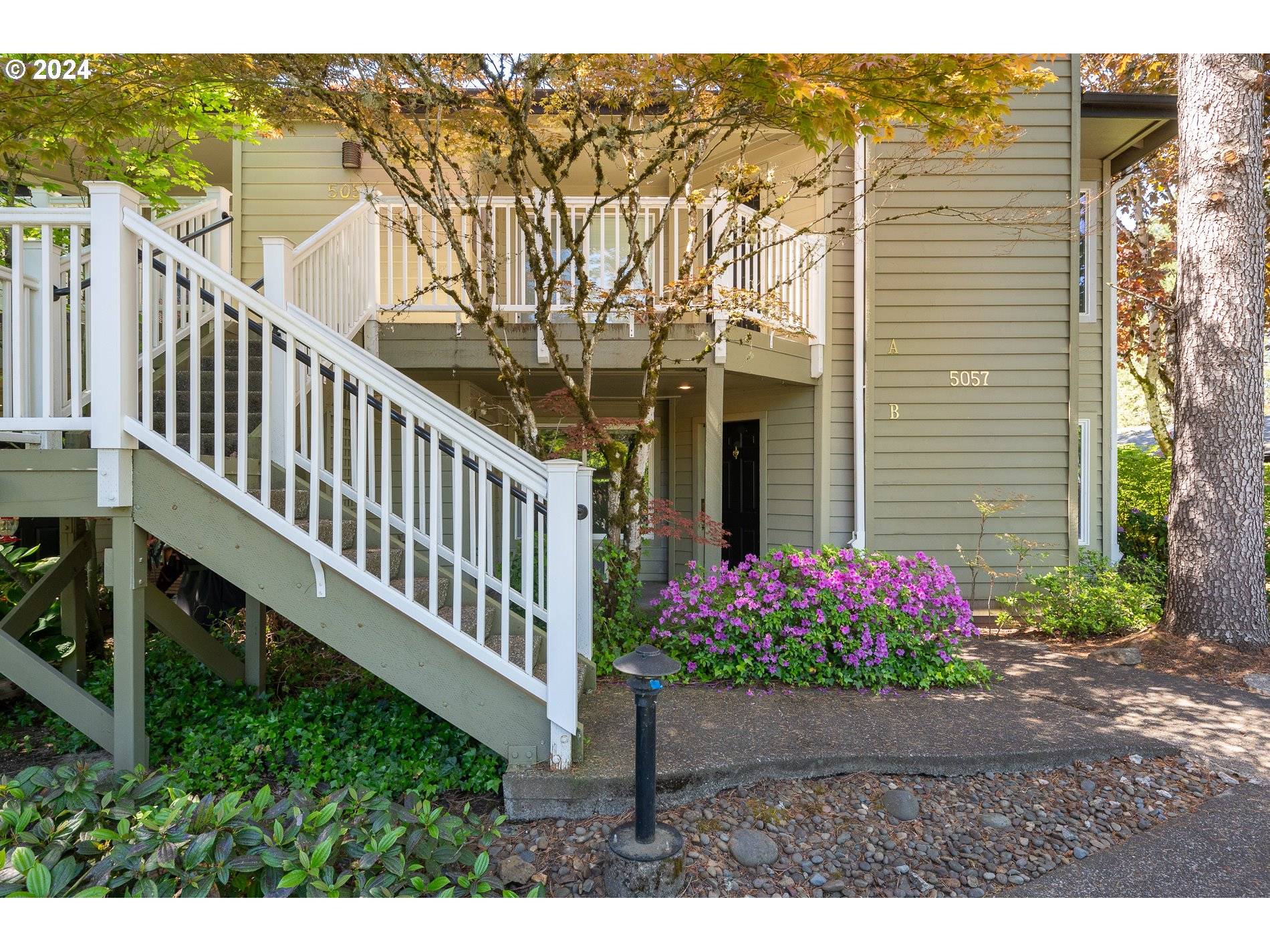 5057 FOOTHILLS DR ##B, Lake Oswego, OR 97034